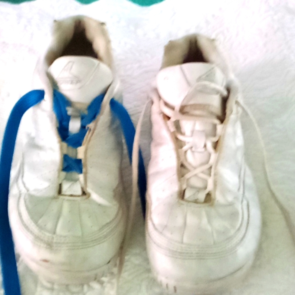 Cheerzone Cheerleader sneakers by Power Edge II Size 7.5 fair condition.